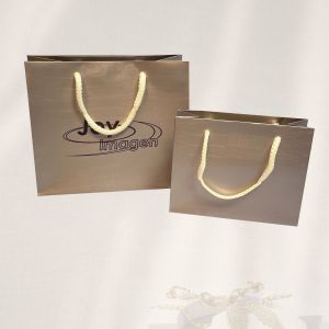 BOLSA MODELO MAQUILLAJE PAPEL GOFRADO 180 gr.